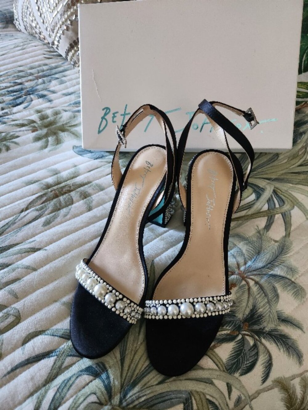 BETSEY JOHNSON ~ Lexi Sandals Black Pearls Teal Pearl Heel Shoes ~ SIZE 9.5 EUC